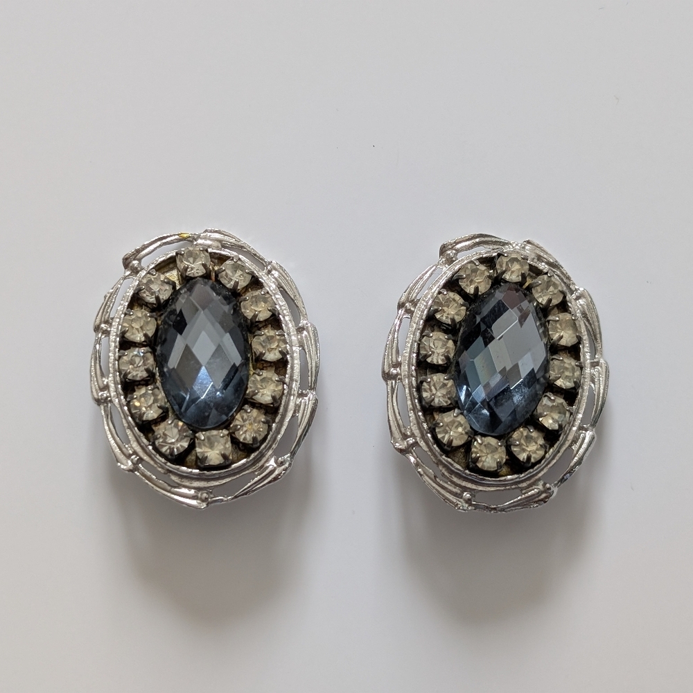 Vintage Stunning Elegant Silver and Smokey Grey Rhinestones Earrings (Clip-On)